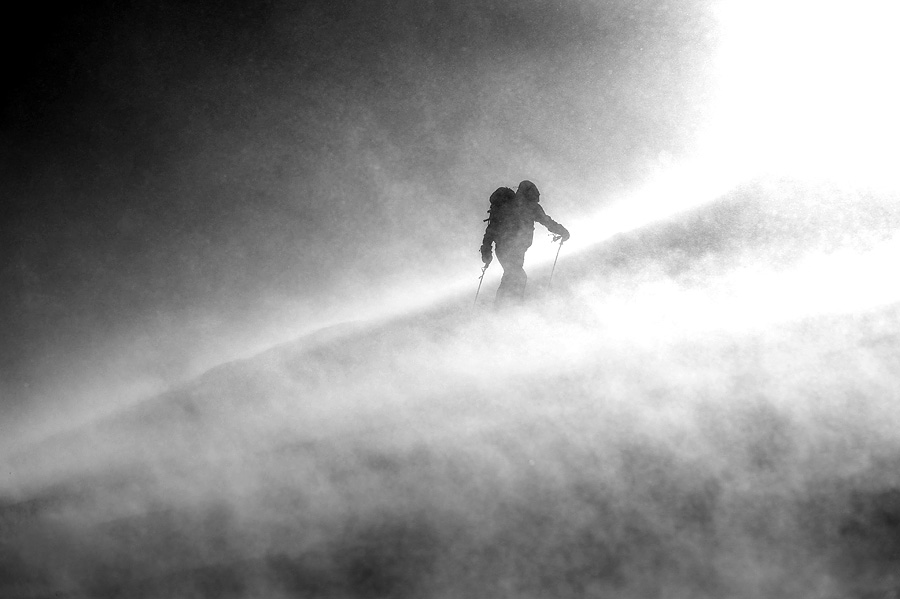 ski_touring_gale_force_winds_6401_2208